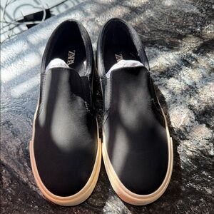Zara Kids Black and Tan Slip-On Sneakers
